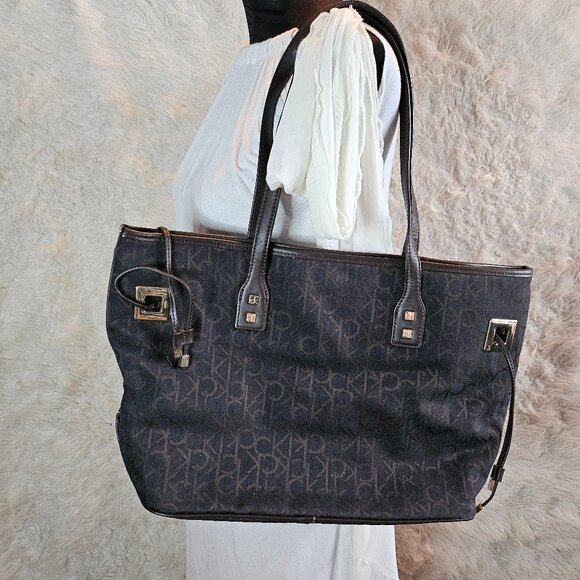 Calvin Klein Black Signature Canvas Tote Bag - Picture 1 of 13